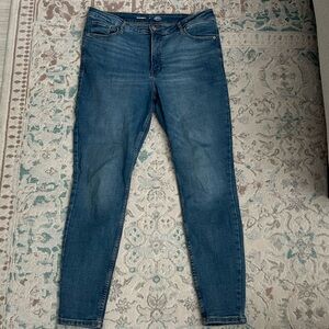 Old Navy High Rise Rockstar Super Skinny Jeans